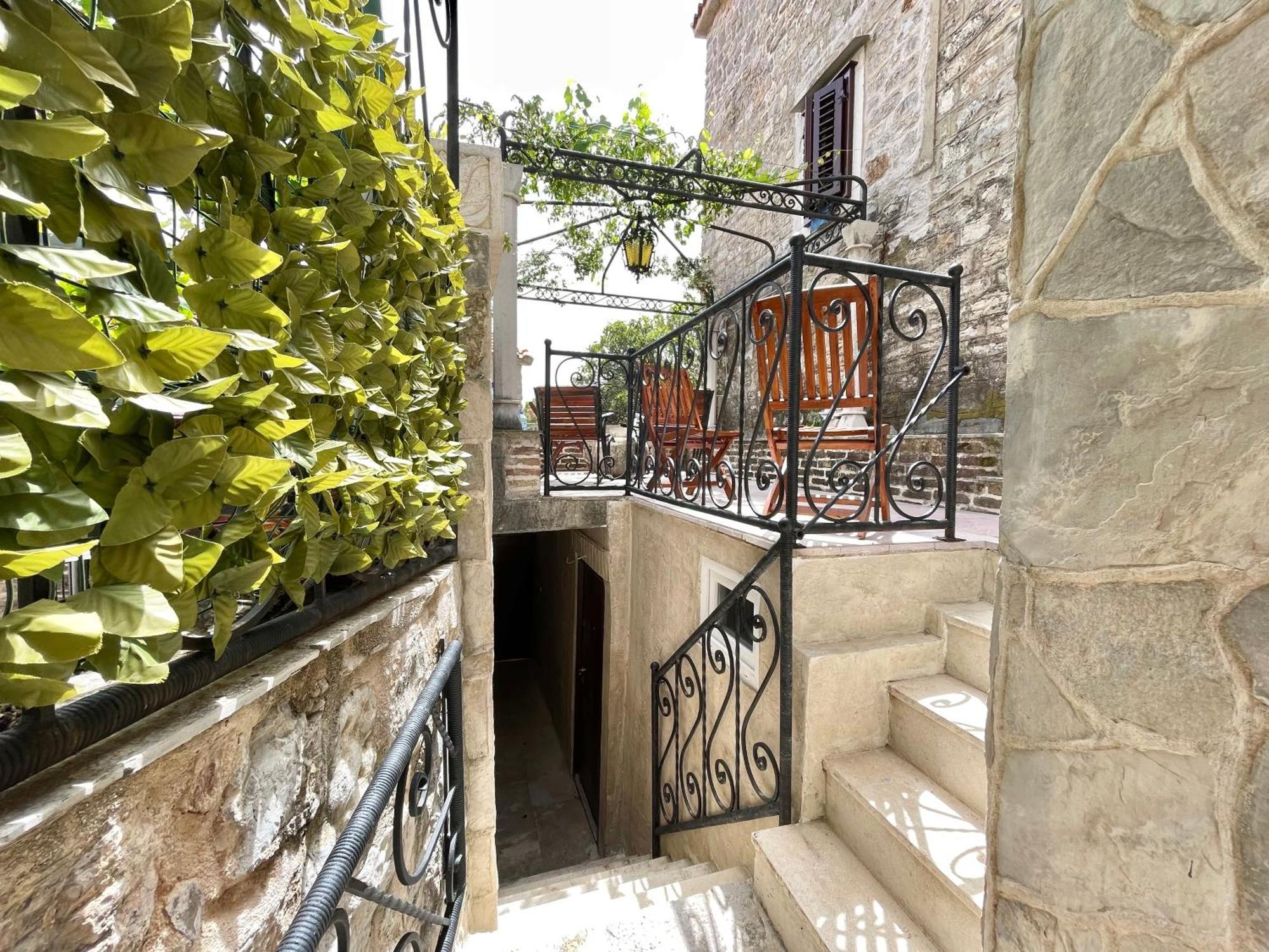 Old Town House With Private Garden Apartment Budva Exterior photo