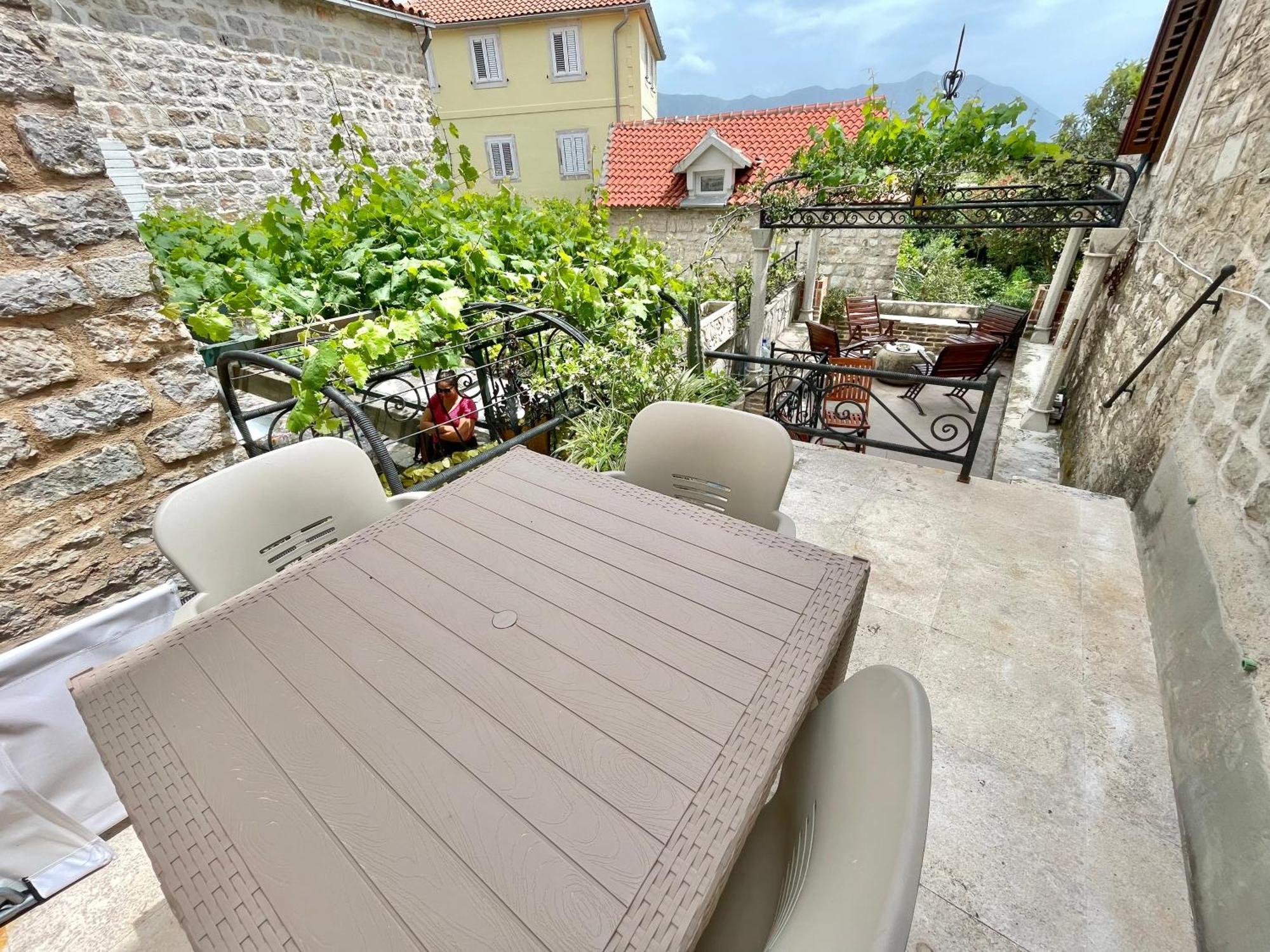 Old Town House With Private Garden Apartment Budva Exterior photo